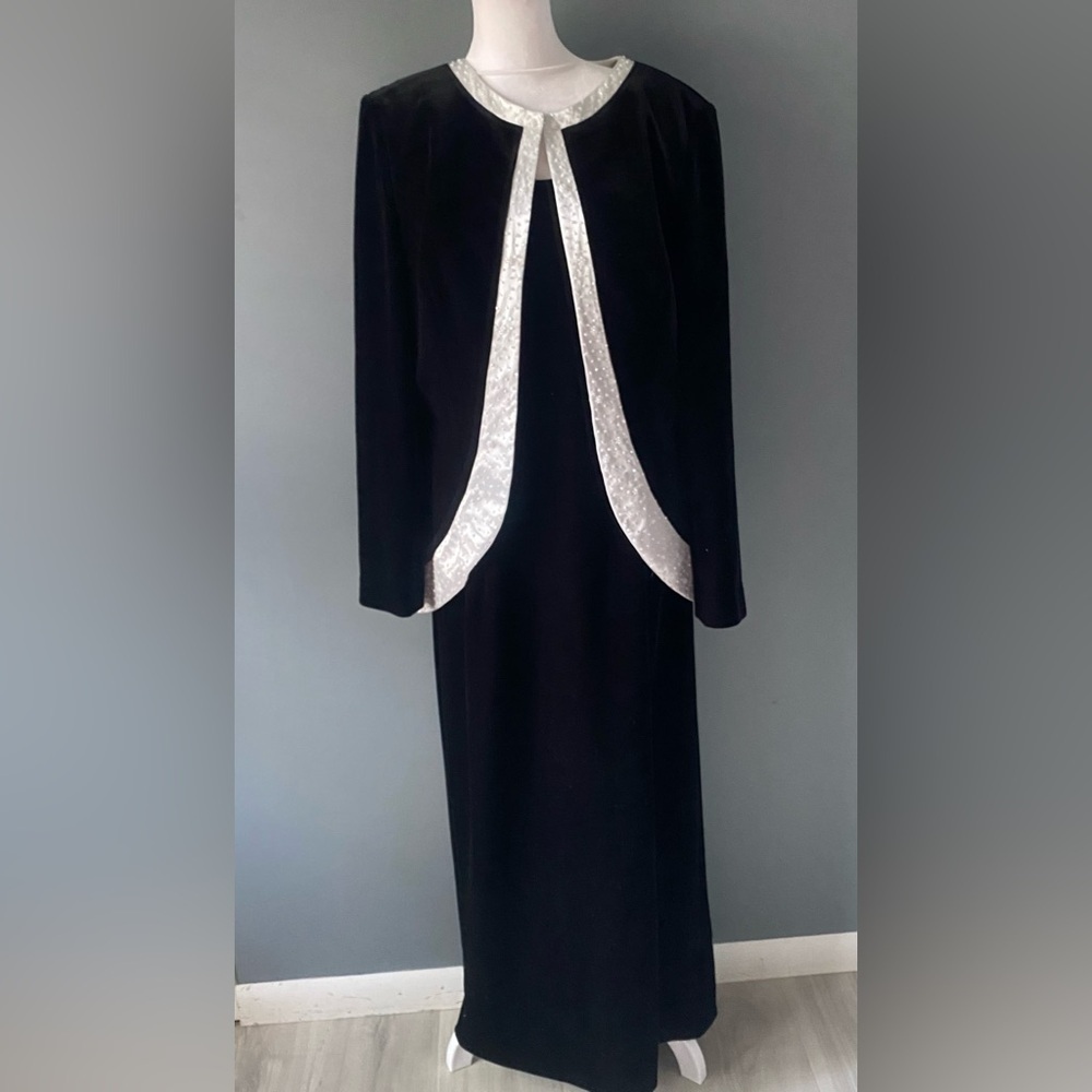 Adriana Papell occasions vintage velvet dress & Cardigan black white